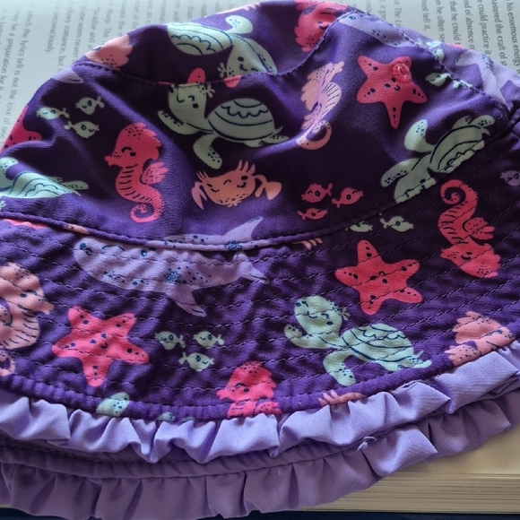 UV SKINS GIRLS REVERSIBLE  HATPurple Bucket Hat with Sea Creatures - Picture 5 of 6